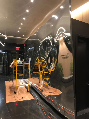 Based upon, Hotel Equinox, Hudson Yards, New York, Cleaning after installation, Photo HGMP. Based upon, Hotel Equinox, Hudson Yards, New York, Cleaning after installation, Photo HGMP.
