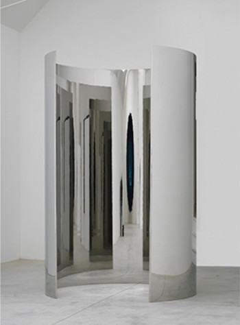 Anish Kapoor
Pillar
2009
Stainless steel
250.5 x 160.8 x 143.3 cm
Photo: Dave Morgan Anish Kapoor Pillar 2009 Stainless steel 250.5 x 160.8 x 143.3 cm Photo: Dave Morgan