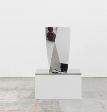 Anish kapoor, 100cm Square twist, photo courtesy of kapoor Studio Anish kapoor, 100cm Square twist, photo courtesy of kapoor Studio