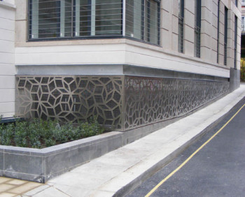 Stainless steel profiled screening Artist Charles Hadcock Photo courtesy of Benson sedgwick Engineering. Stainless steel profiled screening Artist Charles Hadcock Photo courtesy of Benson sedgwick Engineering.