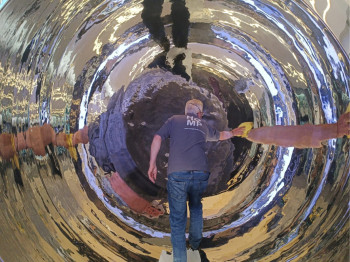 Turning The world upside Down III (1996) By Anish Kapoor, Deutsche Bank, complete restoration. Photo HGMP Turning The world upside Down III (1996) By Anish Kapoor, Deutsche Bank, complete restoration. Photo HGMP